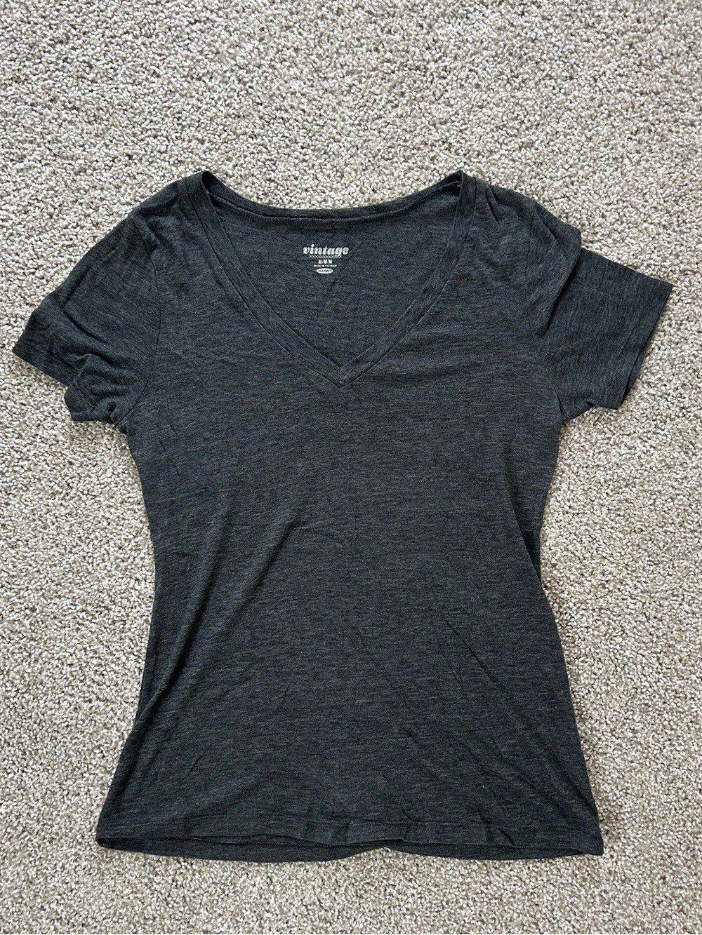 old navy v-neck tee